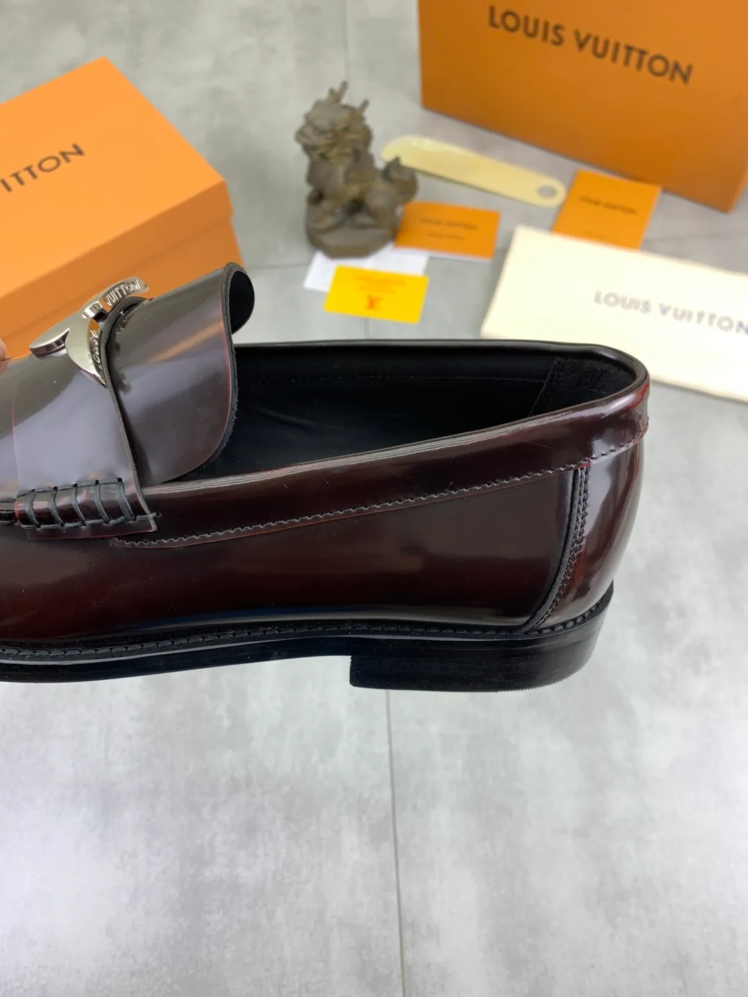 Men's men's shoes 💰P542 New style 💶[LOUIS VUITTON] Water-dyed Niuli Original order New style 🍀LV Louis Vuitton *——Top version of LV classic leather shoes! Made of imported original calfskin, original leather side strips and wear-resistant high-end rubber outsole! High quality products! Color: 3️⃣optional Size: 38-44 (45 customized)